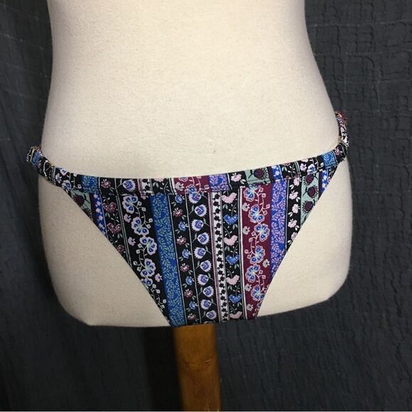 No Boundaries Floral Two Piece Swimset Size S/M - Picture 7 of 10